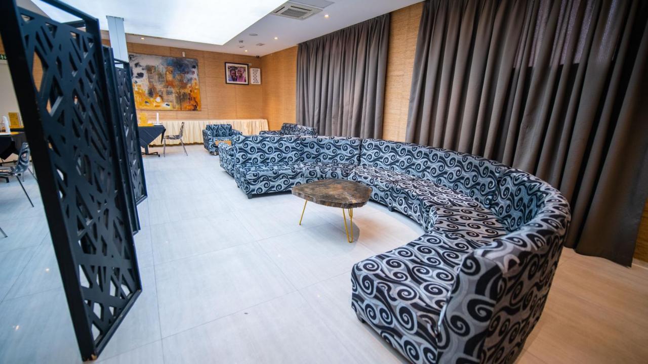 Sv Chrome Hotel Abuja Exterior photo