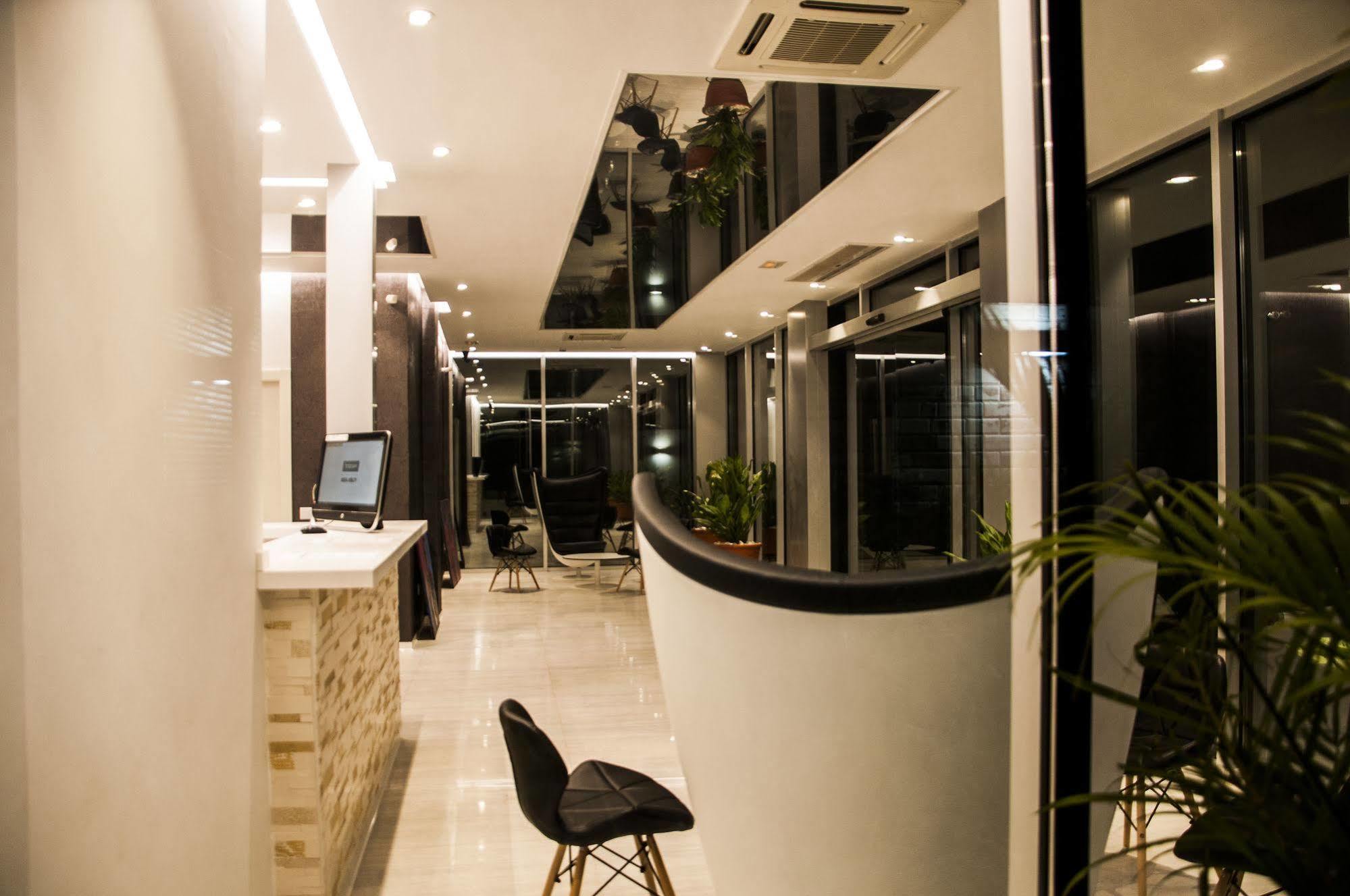 Sv Chrome Hotel Abuja Exterior photo