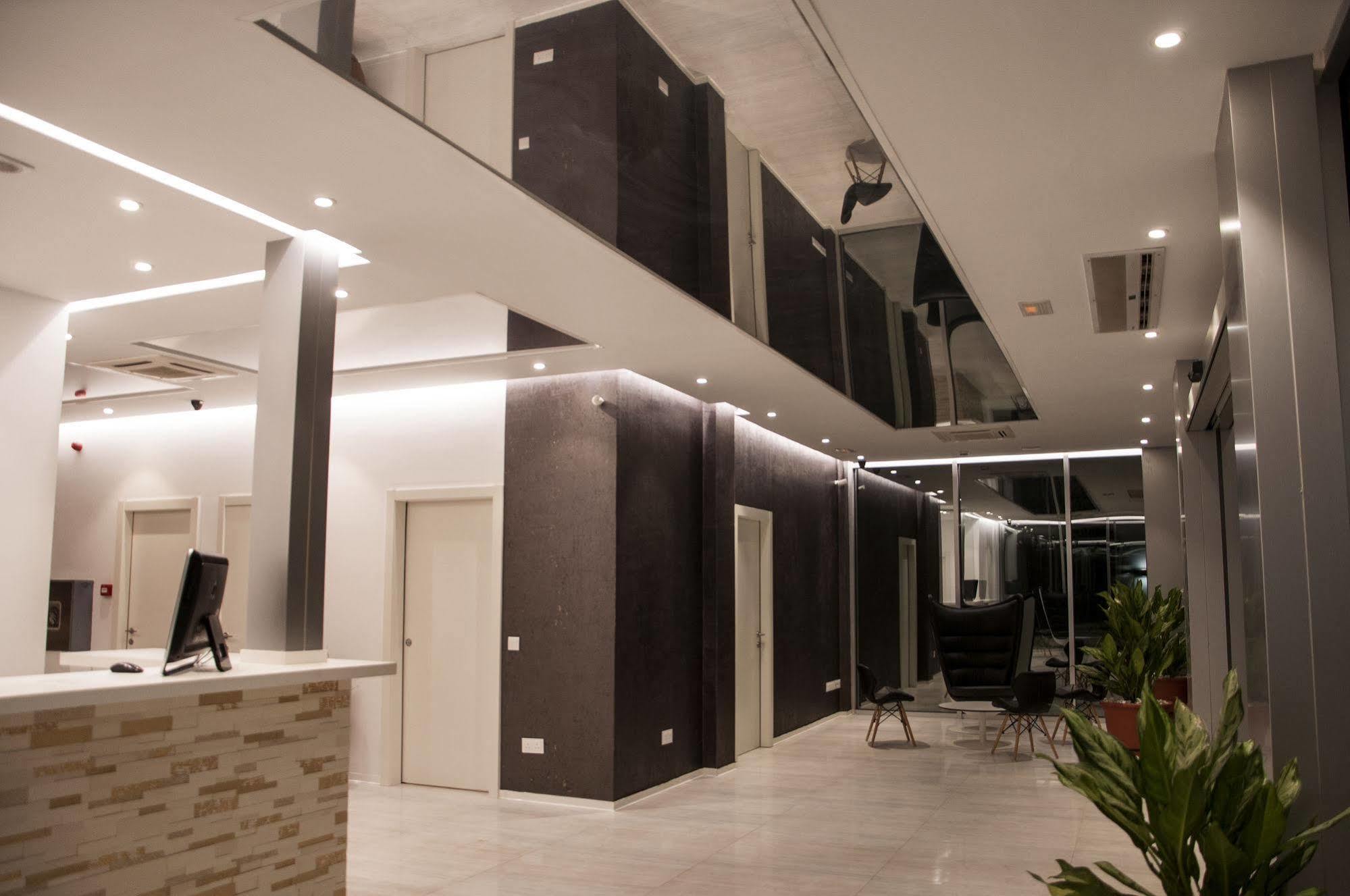 Sv Chrome Hotel Abuja Exterior photo