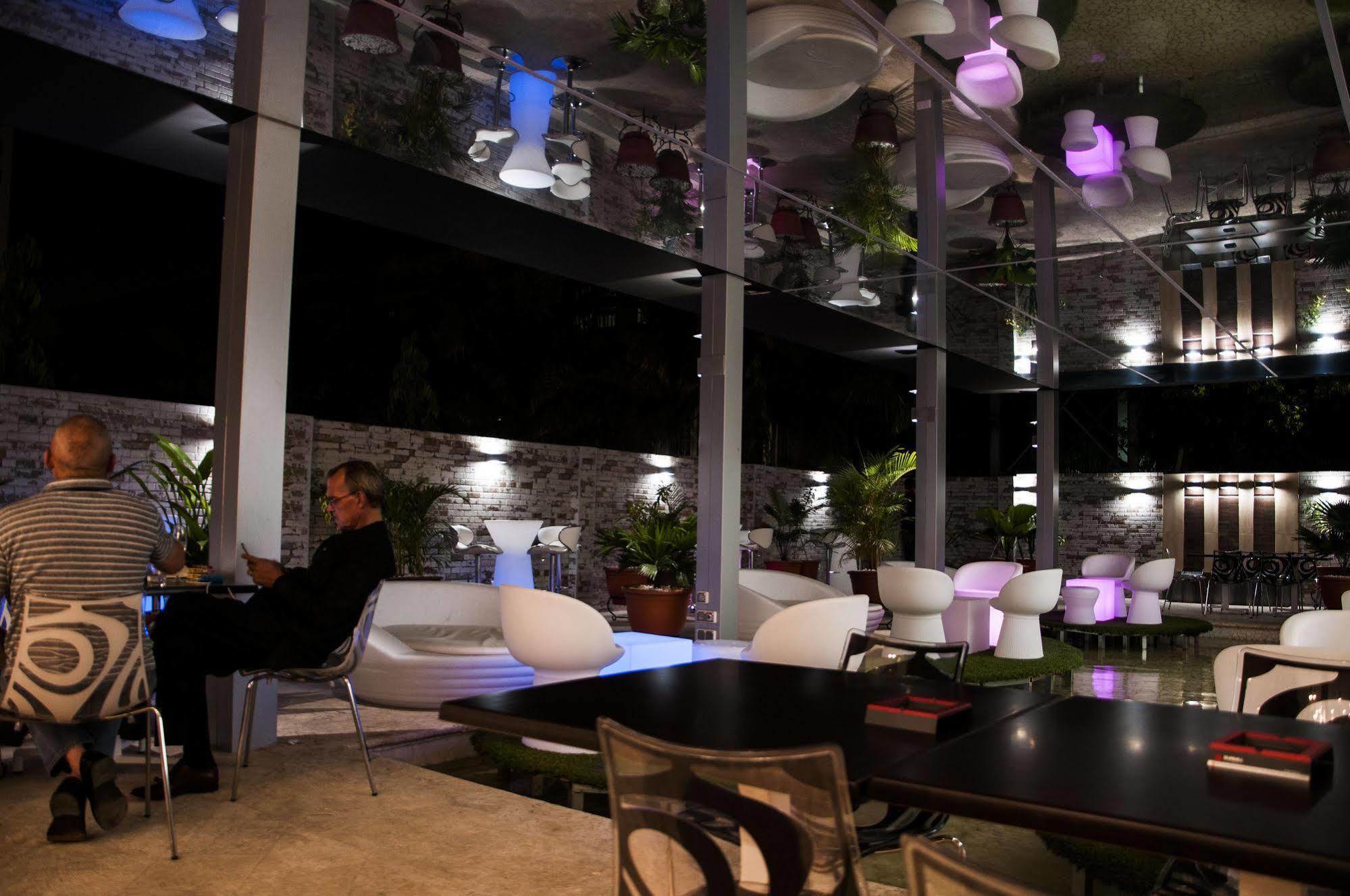 Sv Chrome Hotel Abuja Exterior photo